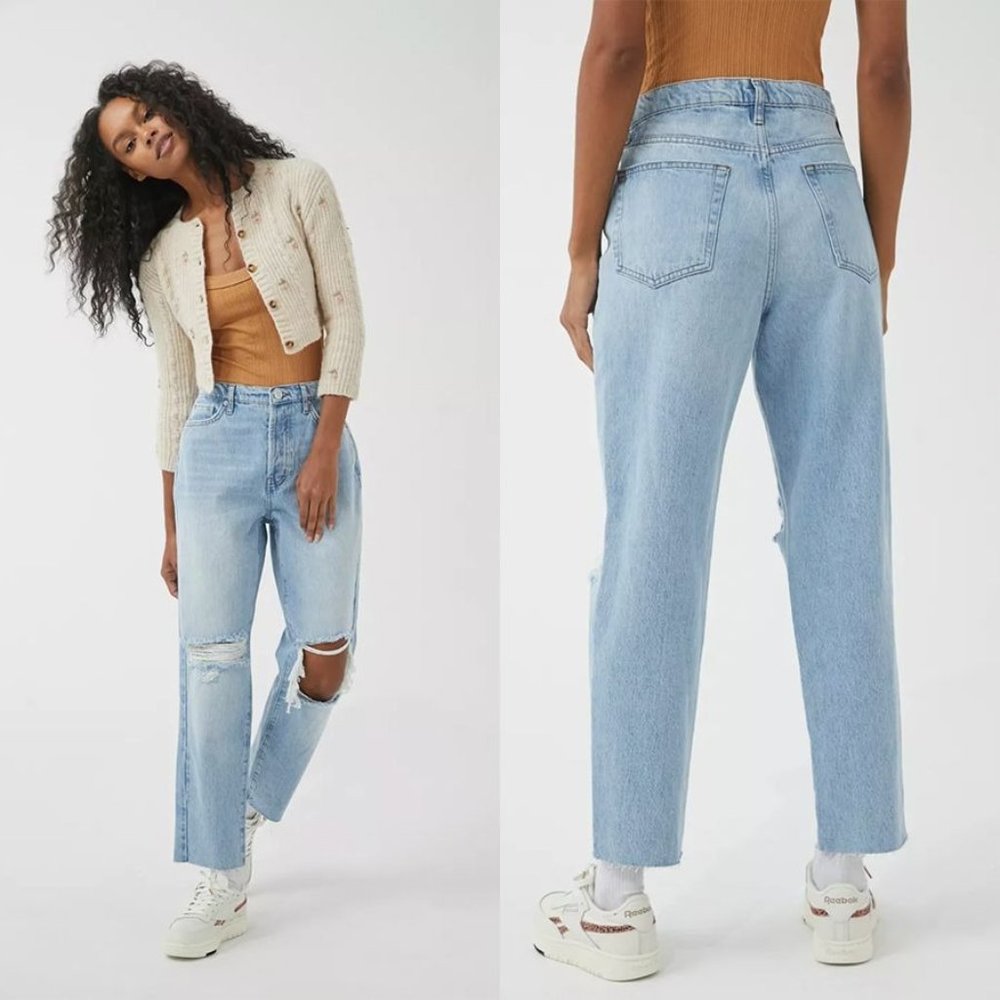 BDG High-Waisted Slim Straight Jean in‎ Ripped Light Wash Sz 27